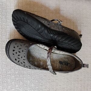 JBU Women's Gray Shoes